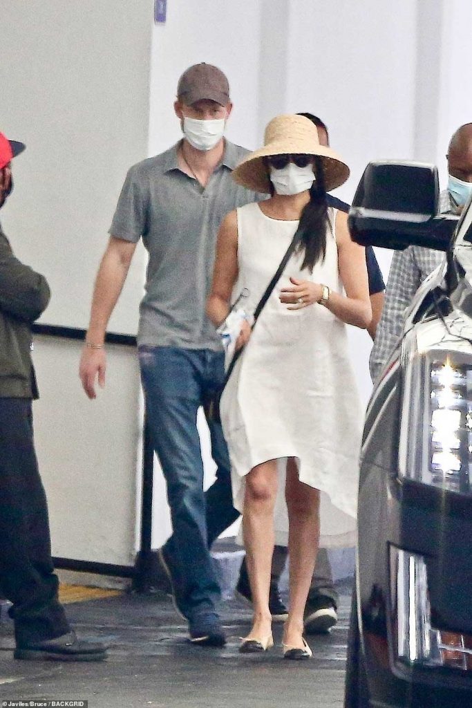 meghan-markle-memakai-masker-di-tengah-covid-19
