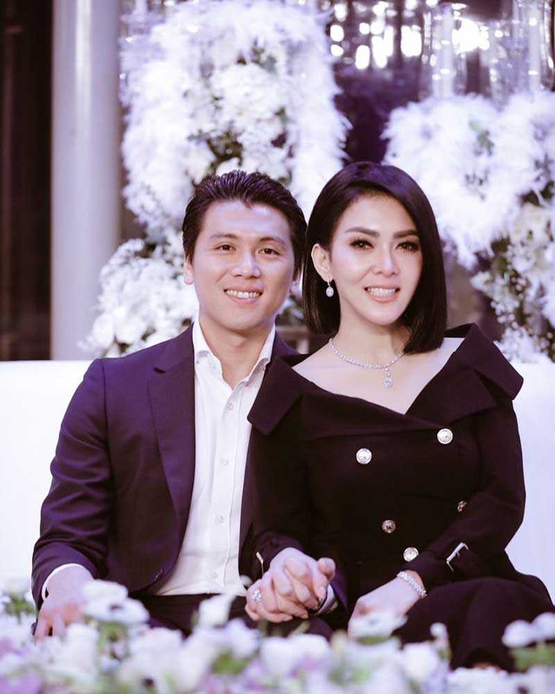 syahrini-reino-barack-mesra
