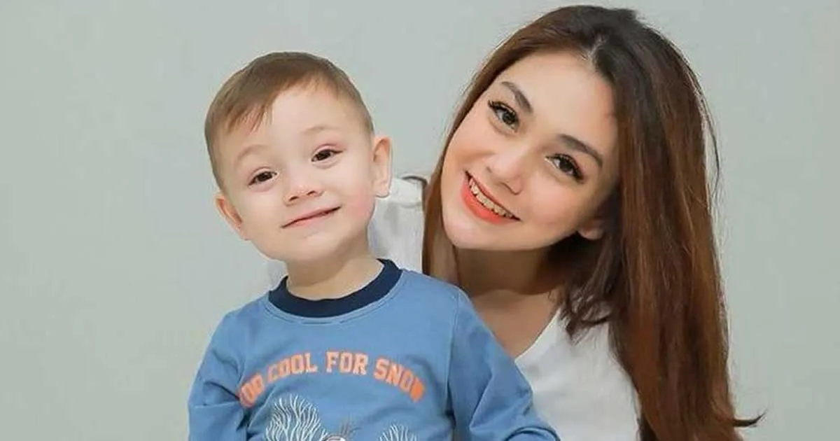 Gemes Banget! Begini Kelakuan Putra Bule Celine di Depan Kamera
