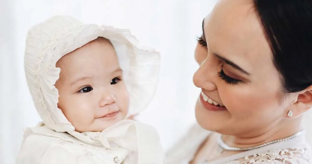 Suapi Baby Claire Buah Durian, Shandy Aulia Jadi Sorotan