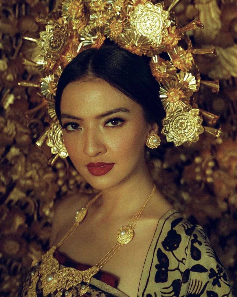 cinta-raline-shah-baju-tradisional-bali
