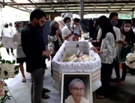 jenazah-istri-adi-kurdi