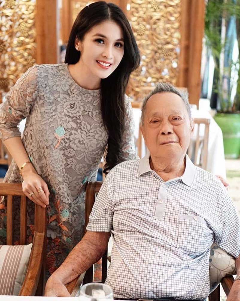 kakek-sandra-dewi-meninggal-dunia-hasan-basri