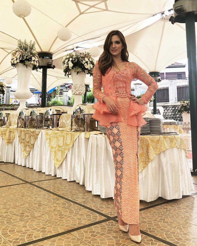 kebaya-nia-ramadhani-model