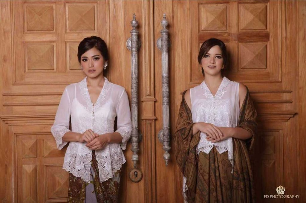 kebaya-tanpa-lengan-nia-ramadhani