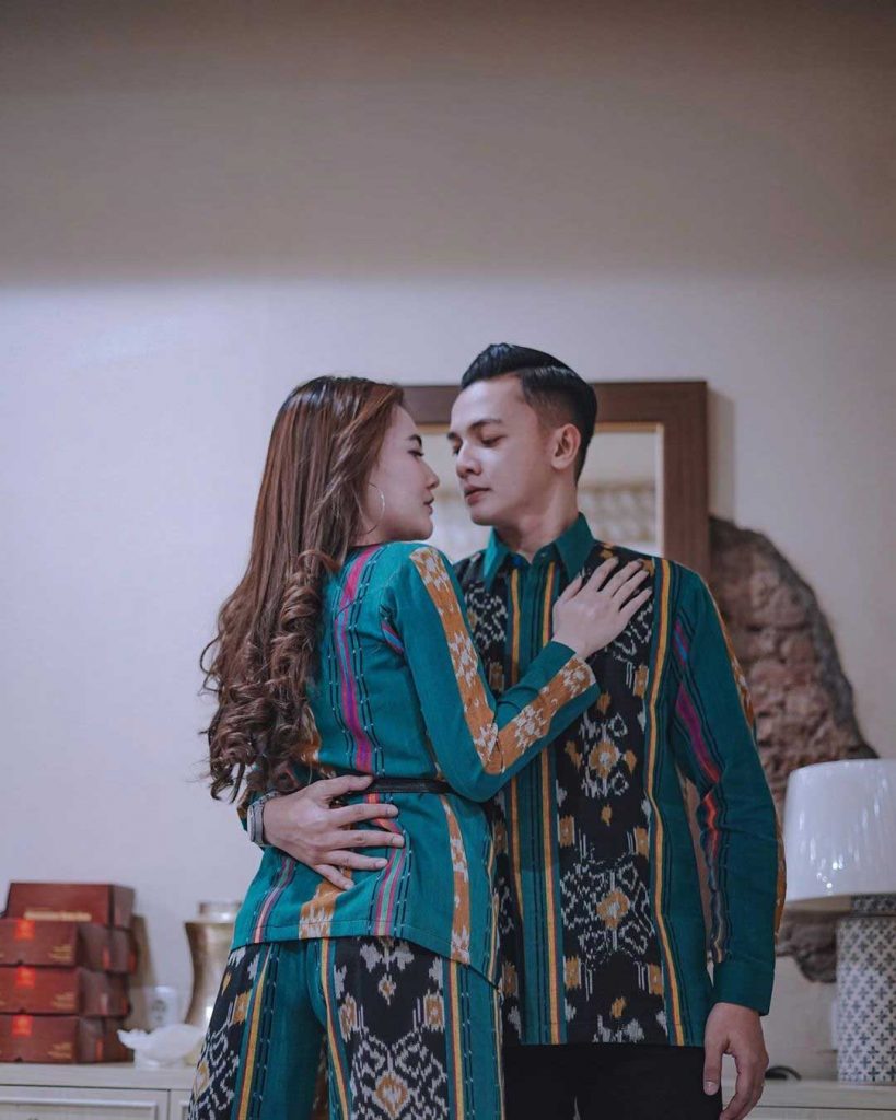 nella-kharisma-dan-dory-harsa-pakai-baju-couple