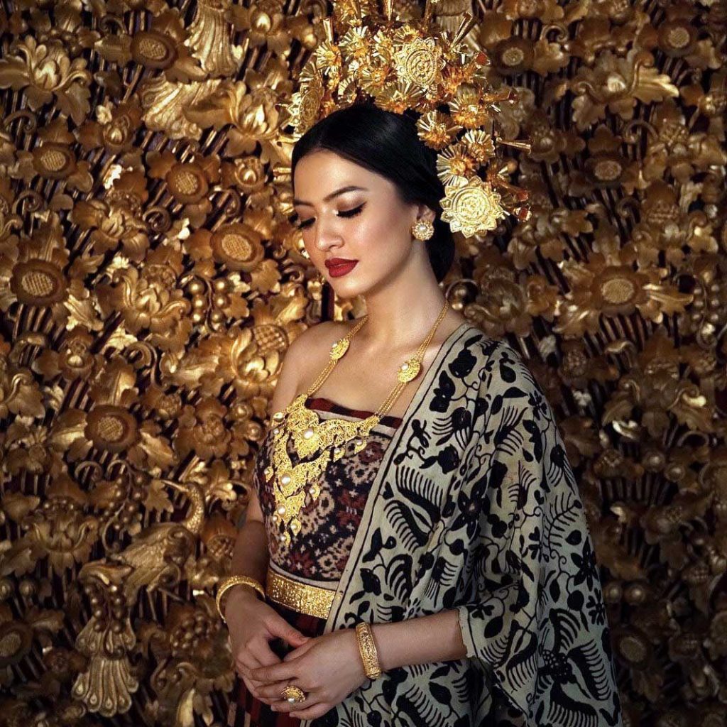 raline-shah-baju-tradisional-bali
