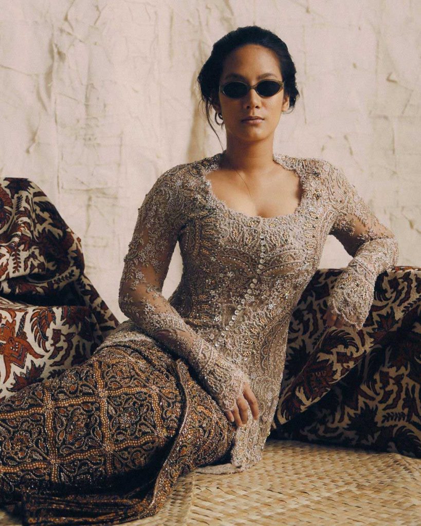 tara-basro-kebaya