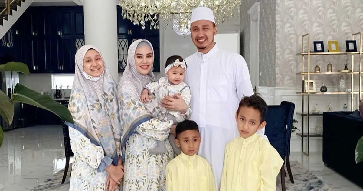 7 Potret Rumah Megah Kartika Putri yang Ada di Puncak