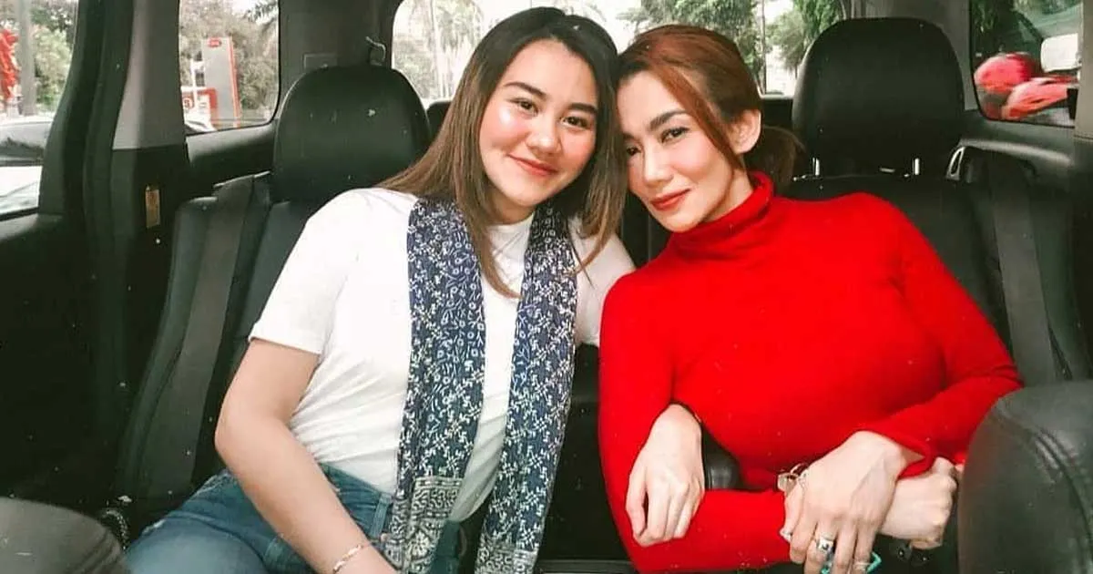 Jenguk Reza Artamevia, Ini yang Dilakukan Aaliyah Massaid