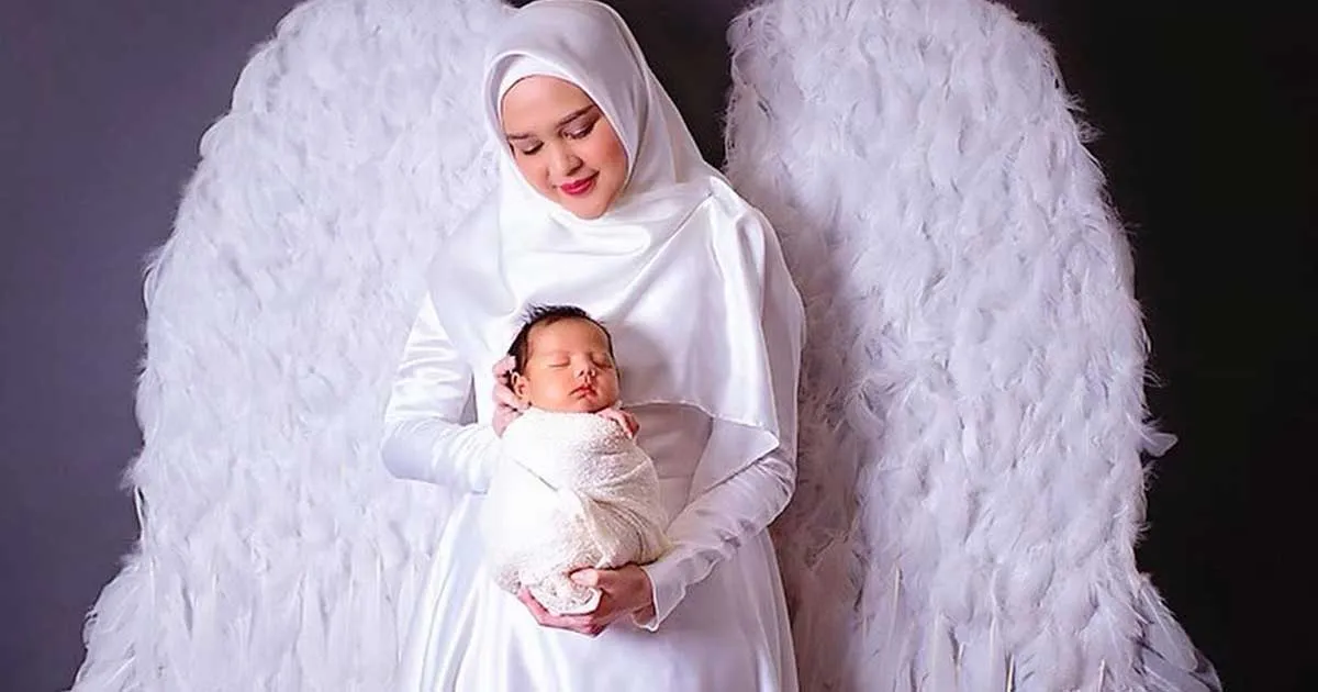 Bagus untuk Perkembangan Anak, Cut Meyriska Bagi Tips Memijat Bayi
