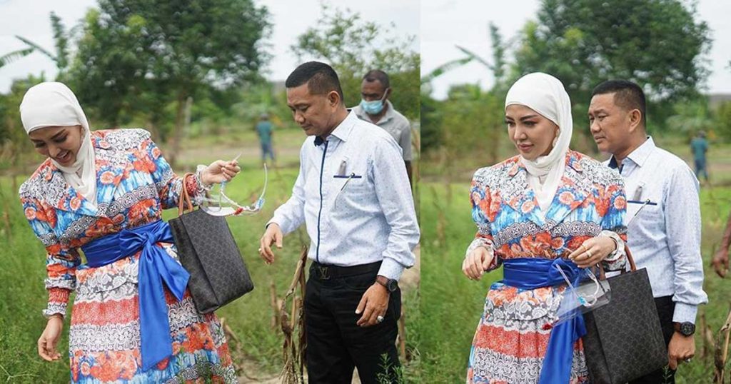 bella-shofie-stylish-di-sawah