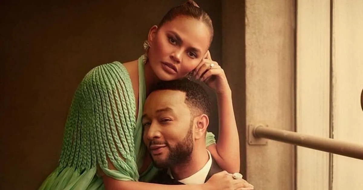 Ups! Istri John Legend Keceplosan Ungkap Jenis Kelamin Bayinya