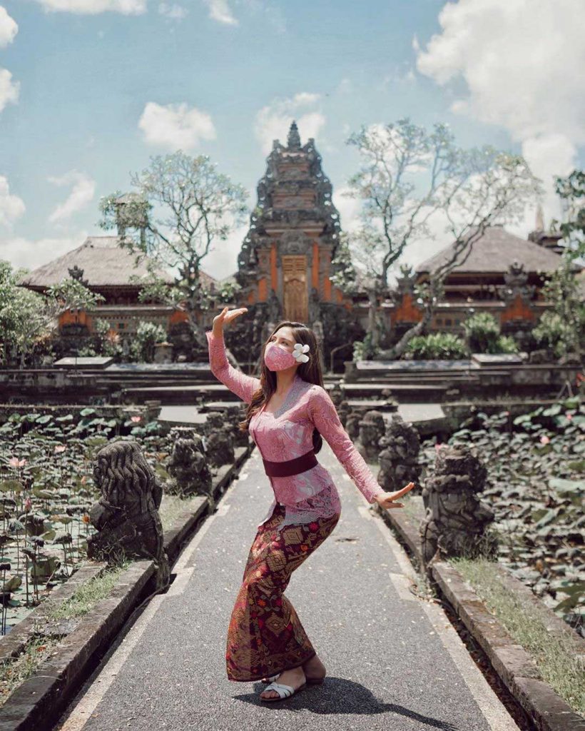 jessica-mila-memakai-kebaya-bali