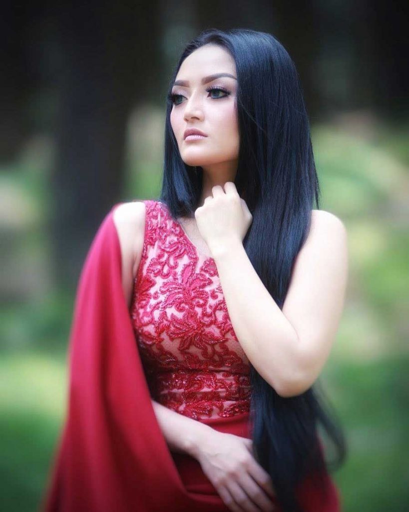 rambut-panjang-siti-badriah