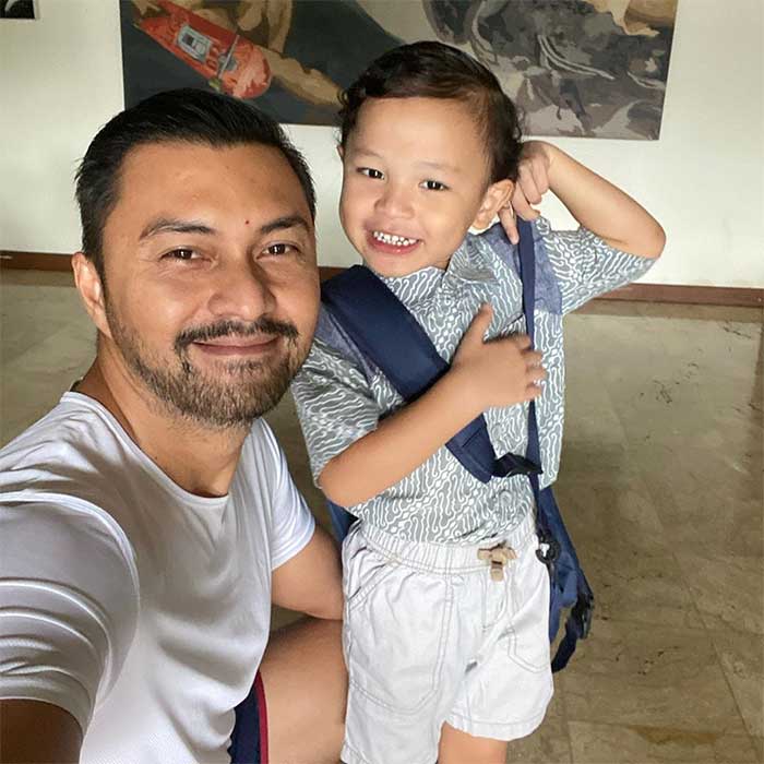 Artis awet muda