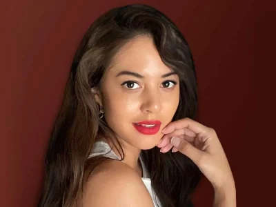 Perut buncit Aurelie Moeremans