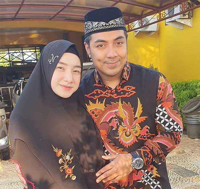 Artis menikah dengan ustad