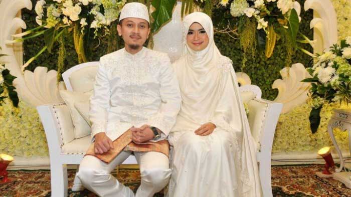 Artis menikah dengan ustad