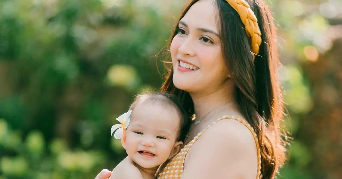 Gemas Maksimal! Yuk Intip Gaya Anak Shandy Aulia Pakai Kebaya Bali