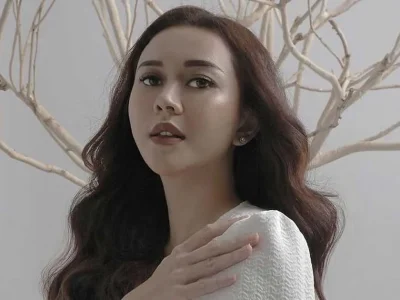 Aura Kasih Eryck cerai aura-kasih-air-terjun