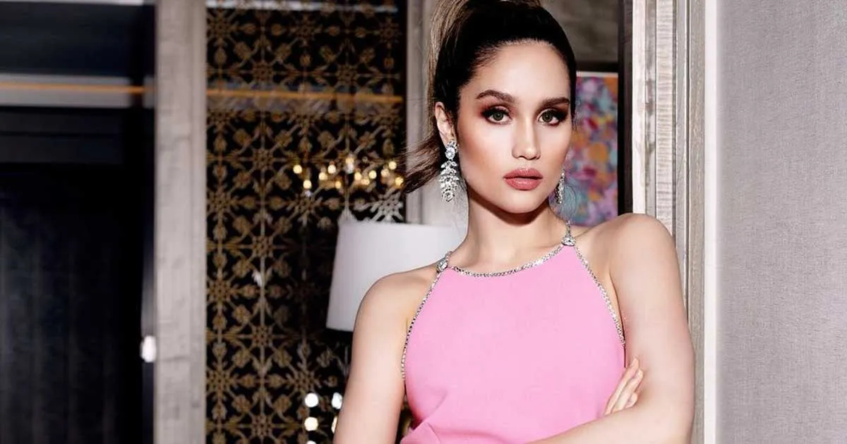 Gelisah saat Balik ke Indonesia, Cinta Laura Ungkap Traumanya