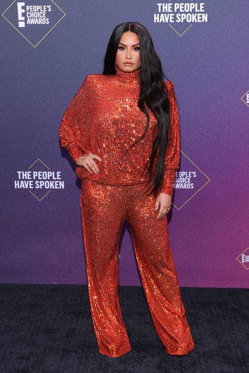 demi-lovato-baju-people's-choice-awards-2020