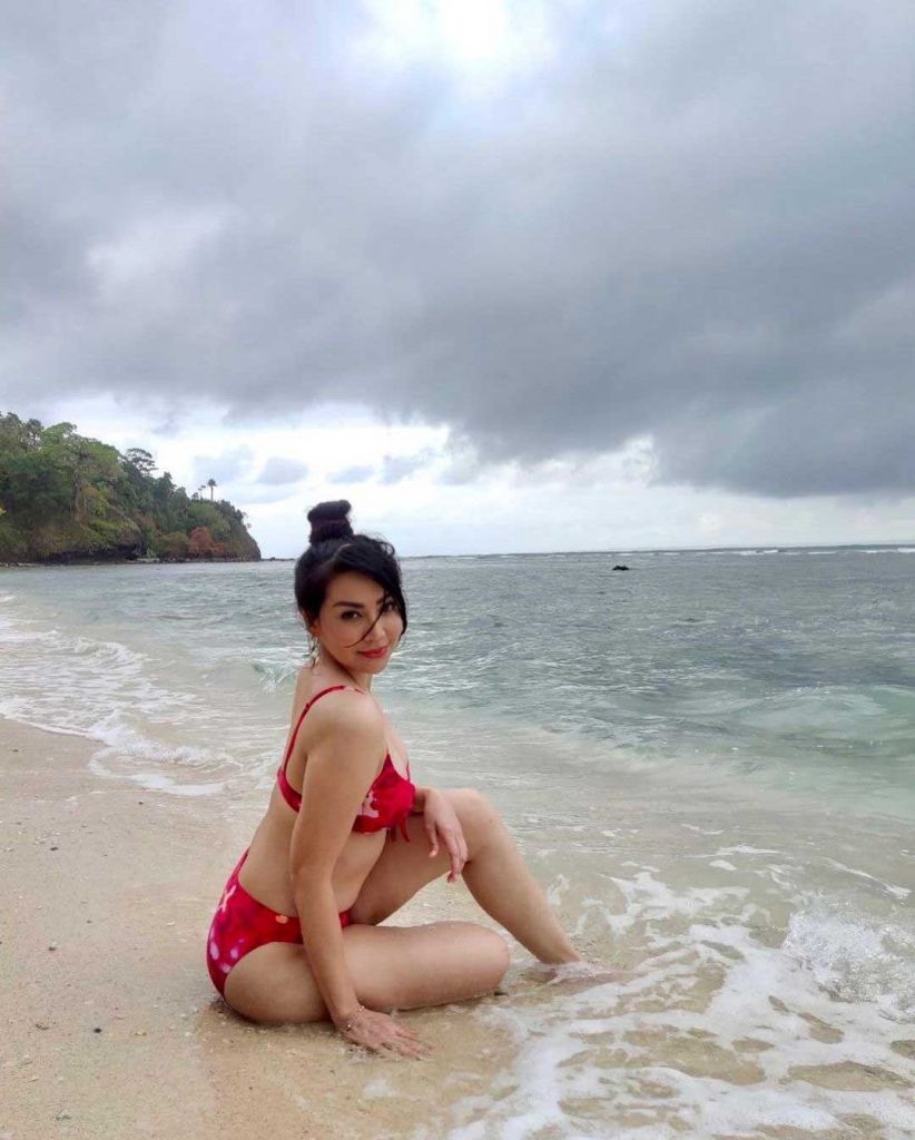 foto-seksi-thessa-kaunang-mantan-istri-sandy-tumiwa