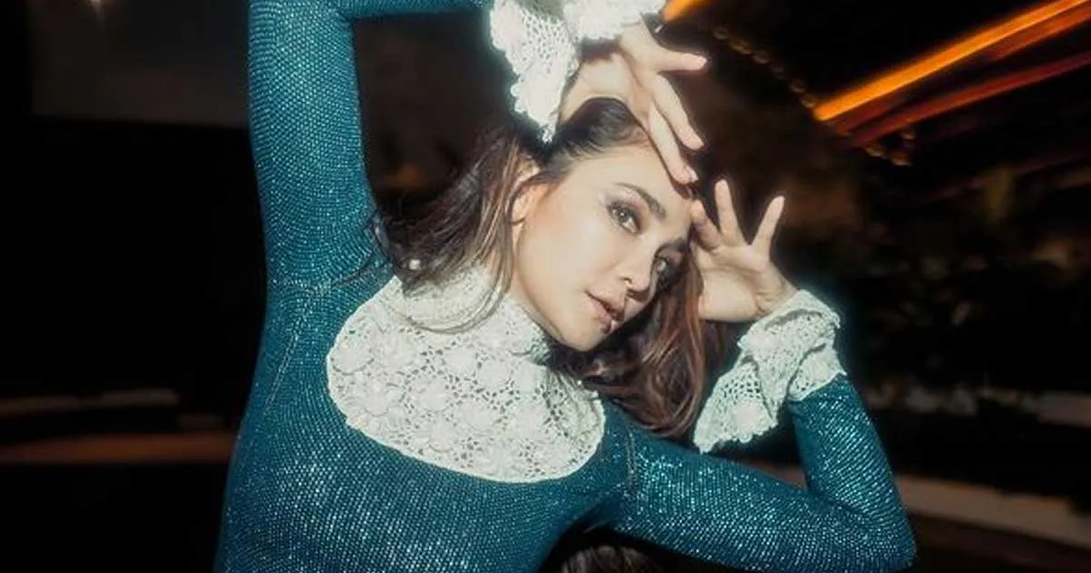 Trending! Begini Ekspresi Luna Maya Kali Pertama Naik Angkutan Umum