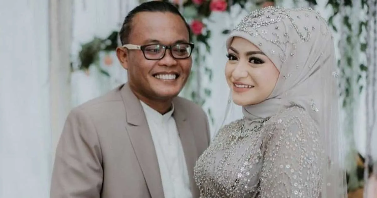 Pamer Test Pack, Istri Sule Hamil?