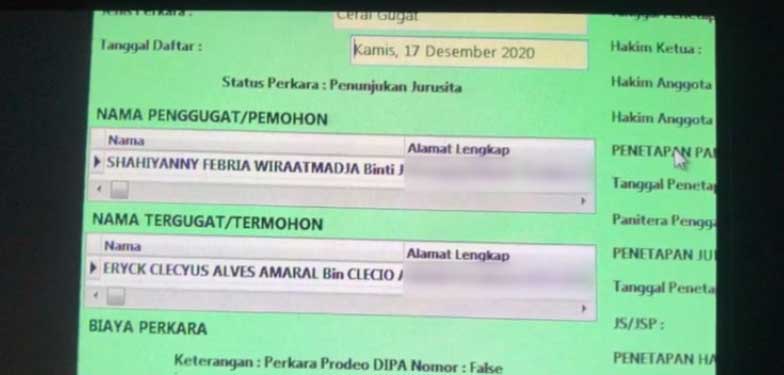 aura-kasih-gigat-cerai-suami-eryck-amaral