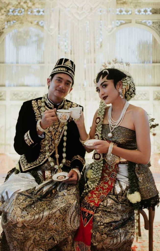 foto-pernikahan-adipati-dolken-dan-canti-tachril-1