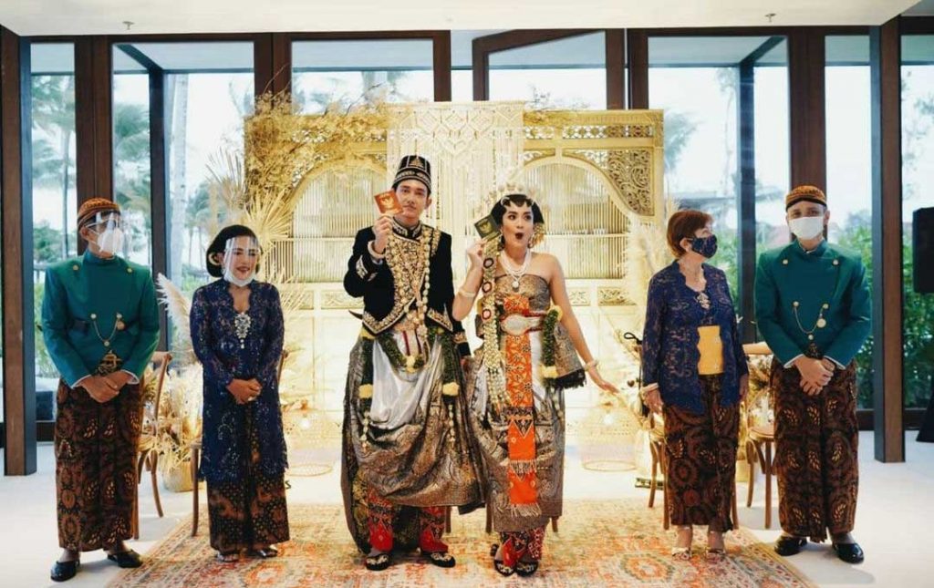 foto-pernikahan-adipati-dolken-dan-canti-tachril
