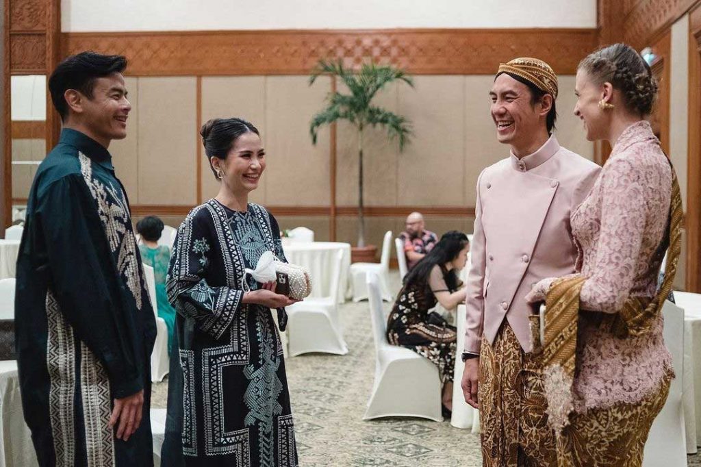istri-daniel-mananta-kebaya