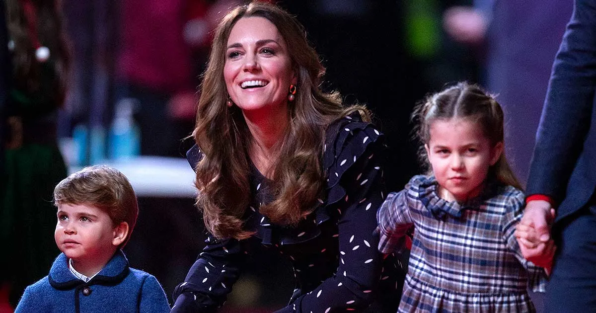6 Tingkah Menggemaskan Putri Charlotte Saat Nonton Pantomim