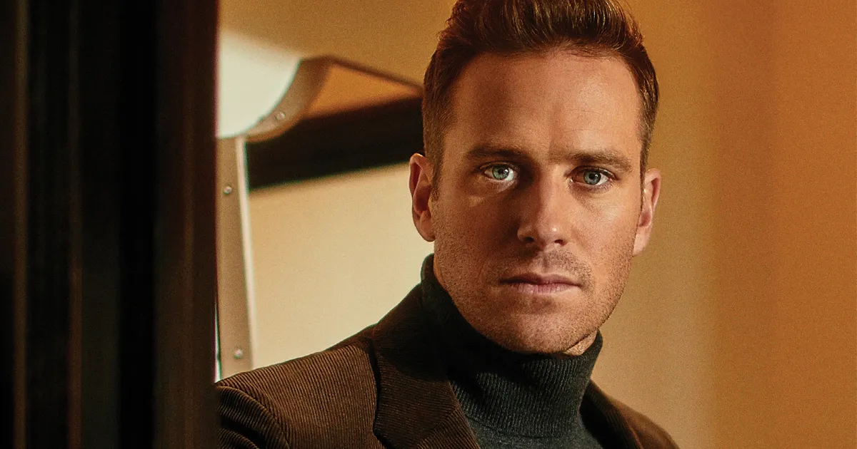 Armie Hammer Terbukti Punya Fantasi Liar, Ini Foto-fotonya