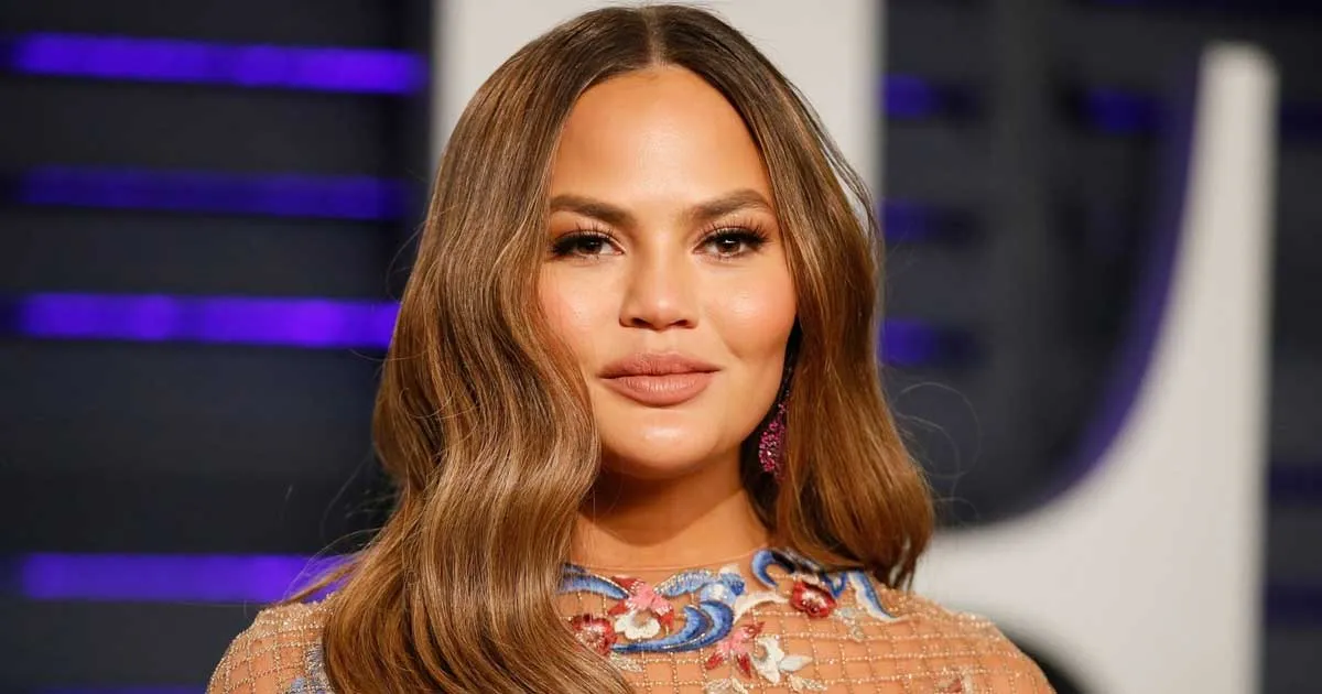 Seleb Hollywood Chrissy Teigen Kritik Indonesia soal Sriwijaya Air