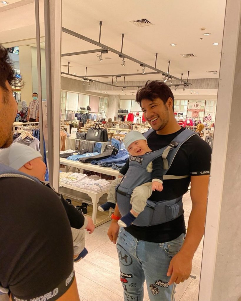 pose-hot-daddy-ammar-zoni