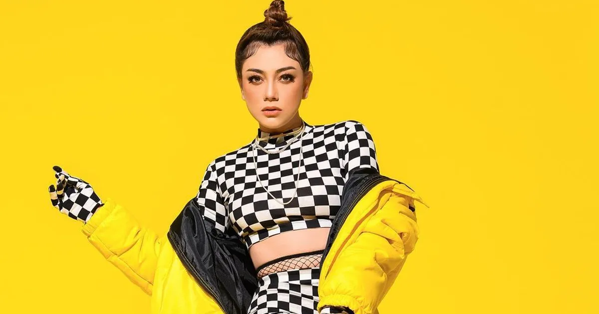 Celine Evangelista Menangis, Ibunda Angkat Bicara