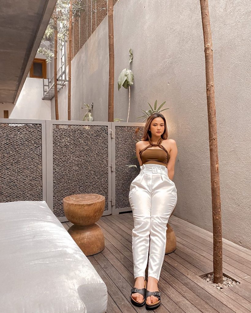 1-foto-seksi-gabriella-larasati