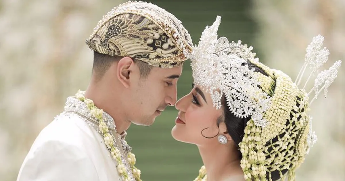 8 Momen Romantis di Pernikahan Ali Syakieb dan Margin yang Bikin Baper