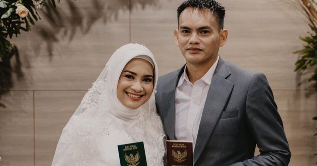 ikke-nurjanah-menikah-dengan-karlie-fu-14-tahun-janda
