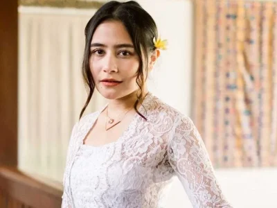 Prilly-latuconsina-baju-khas-bali-adat-kebaya