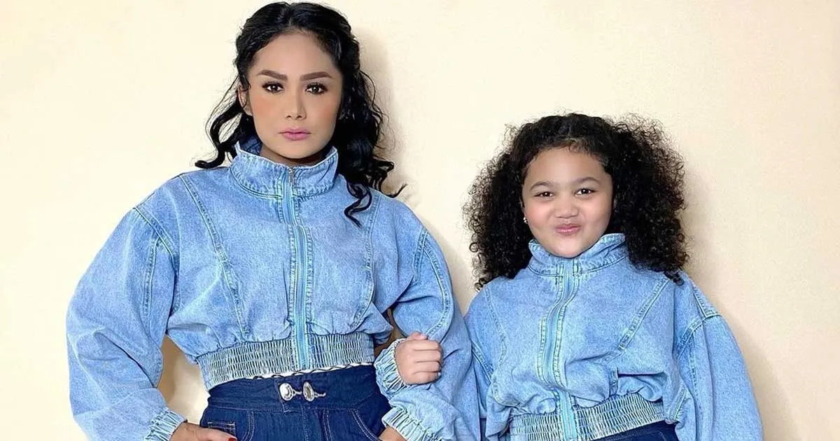 Bawakan Lagu Viral di TikTok, Suara Emas Amora Lemos Banjir Pujian