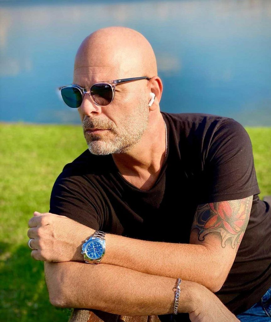 bruce-willis-pria-botak-seksi