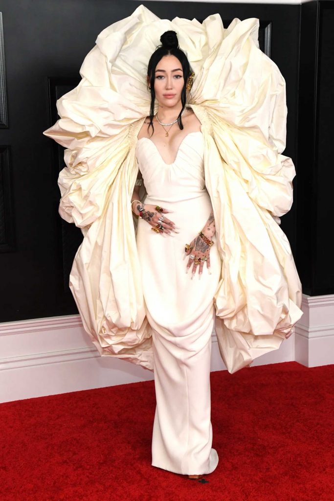 gaun-noah-cyrus