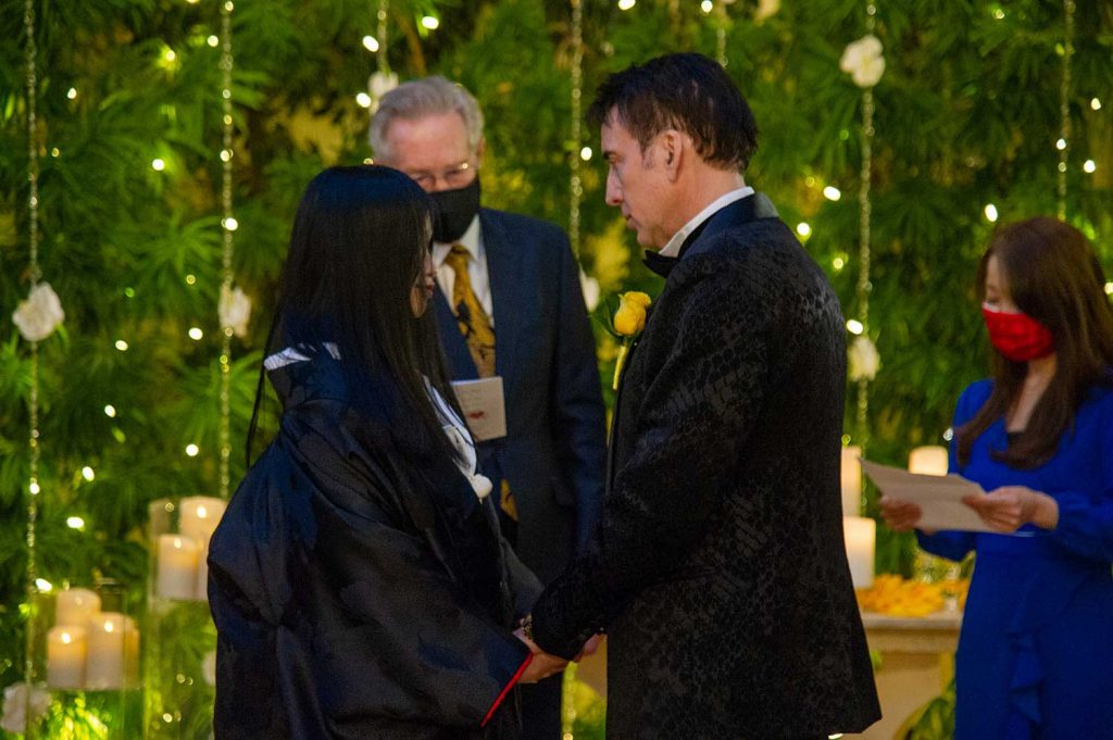 nicolas-cage-dan-riko-shibata-menikah-di-las-vegas