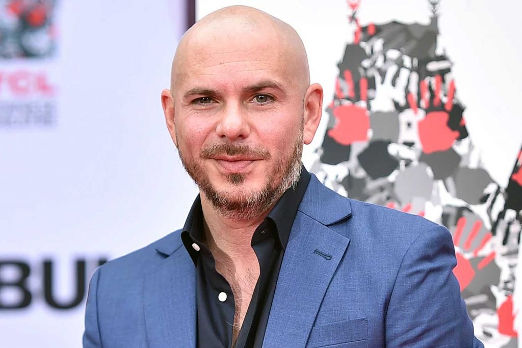 pitbull-penyanyi-botak-seksi