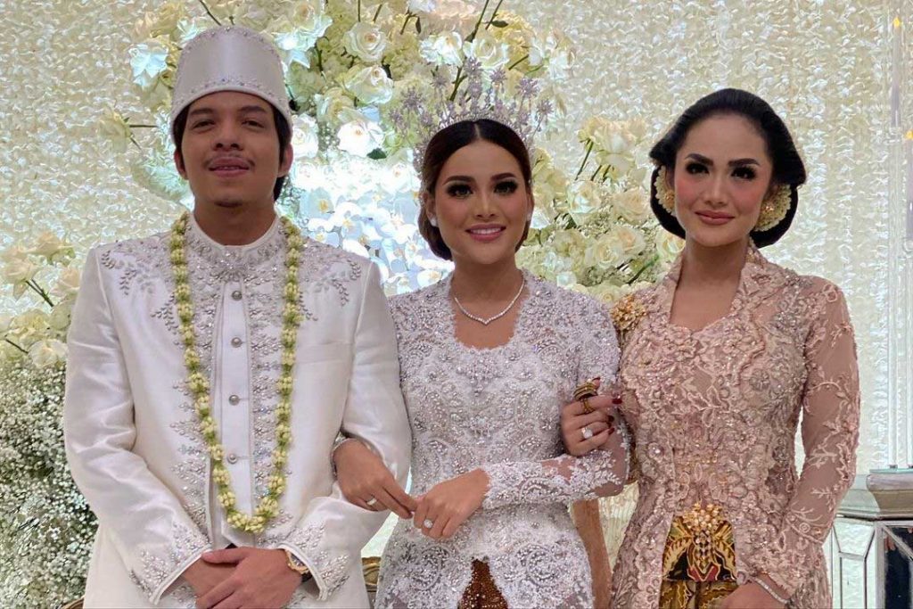 adu-gaya-ashanty-dan-krisdayanti-di-pernikahan-aurel-hermansyah-dan-atta-halilintar-1