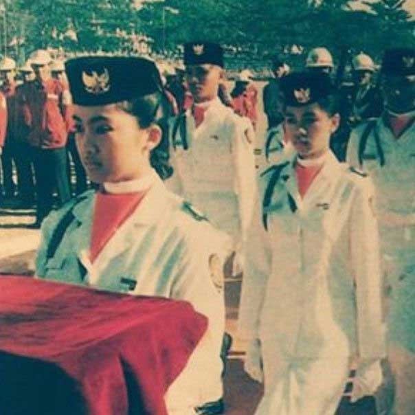 desy-ratnasari-jadi-pasukan-paskibra